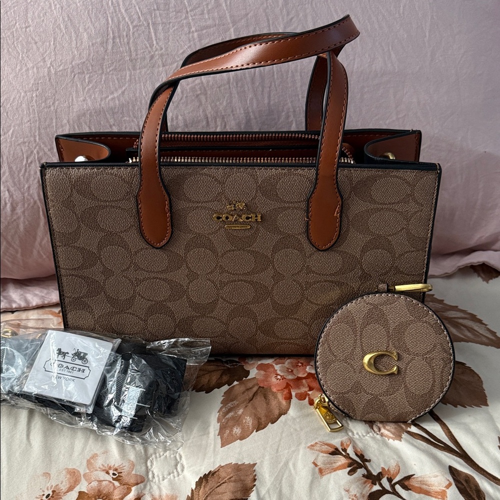 Small Tote Bag - Picture 2 of 11